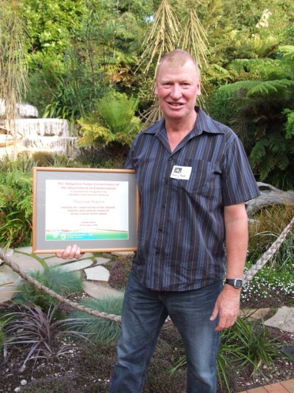 Barry Pope with his well deserved Conservation Award